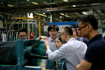 斯特的极致天窗工艺瓦力棋牌遇见伟巴(图3)