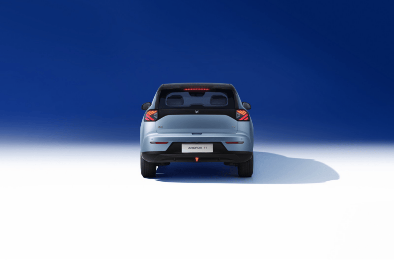 1和启源Q05的驾乘体验差异瓦力游戏全景天幕加持 极狐T(图2)